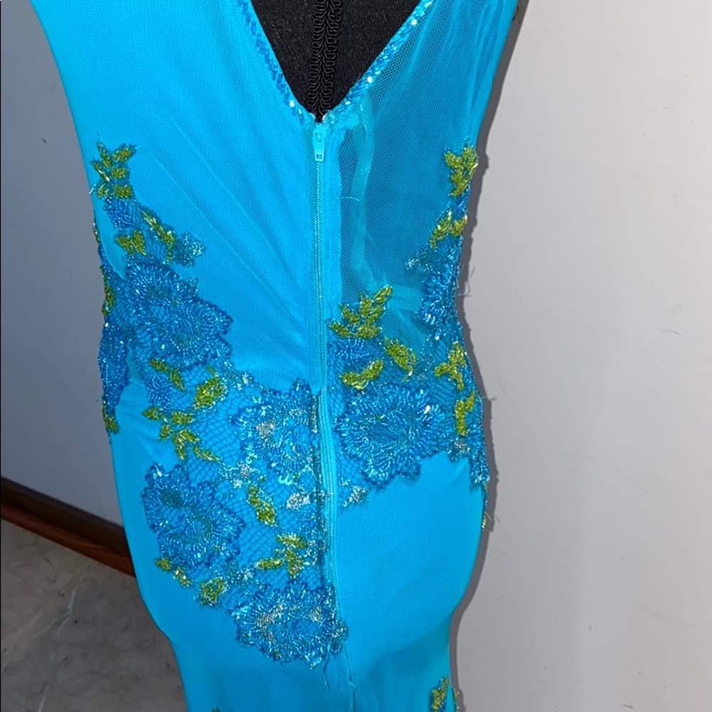 Evening dress with beads - Picture 13 of 16